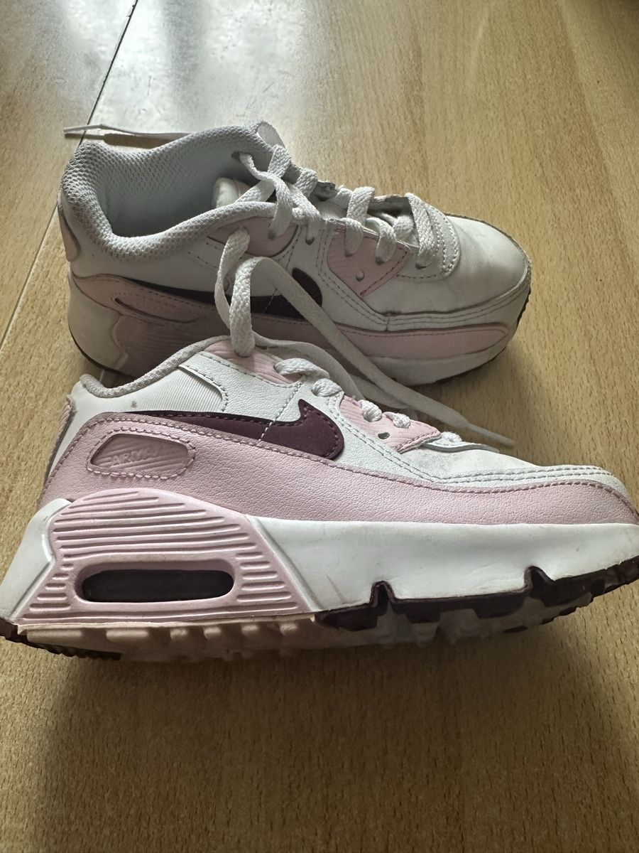 Nike Scarpe per ragazze: Chaussure Nike air max T.26 – Usato da Le Brassus venduto da lionete02 1