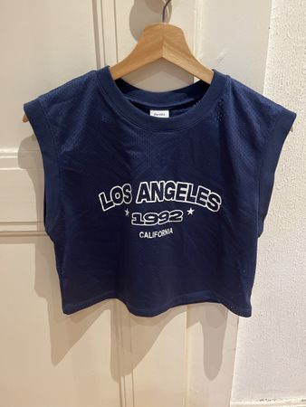 Crop top Bershka taille M, style maillot de basket