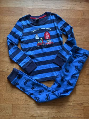 Schönes Pyjama Gr. 122/128, Neu