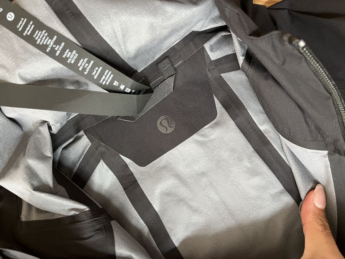 Lululemon Giacche: Neue Lululemon Windjacke – Nuovo (secondo la descrizione) da Zürich venduto da cat_rsn7 2