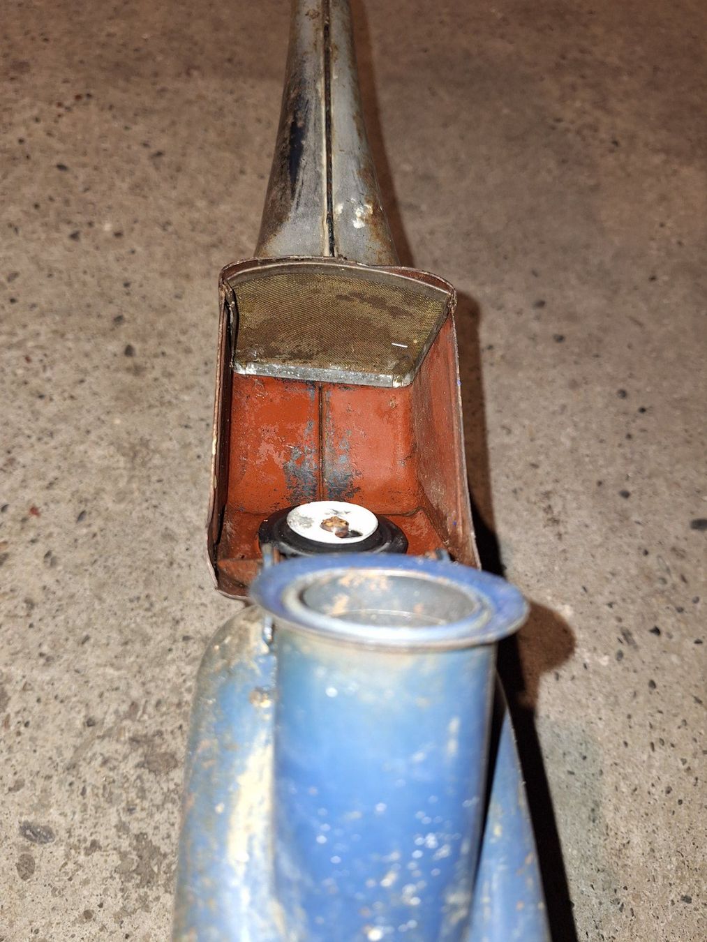 Taniche per benzina: Antiker Benzinkanister – Usato da Herzogenbuchsee venduto da Gxeno 4