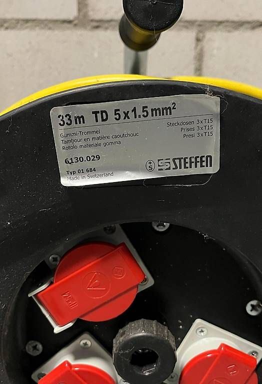 Cavi: 33m Kabelrolle 3xT15 230/400Volt – Usato da Hausen AG venduto da Nasdaq0 1