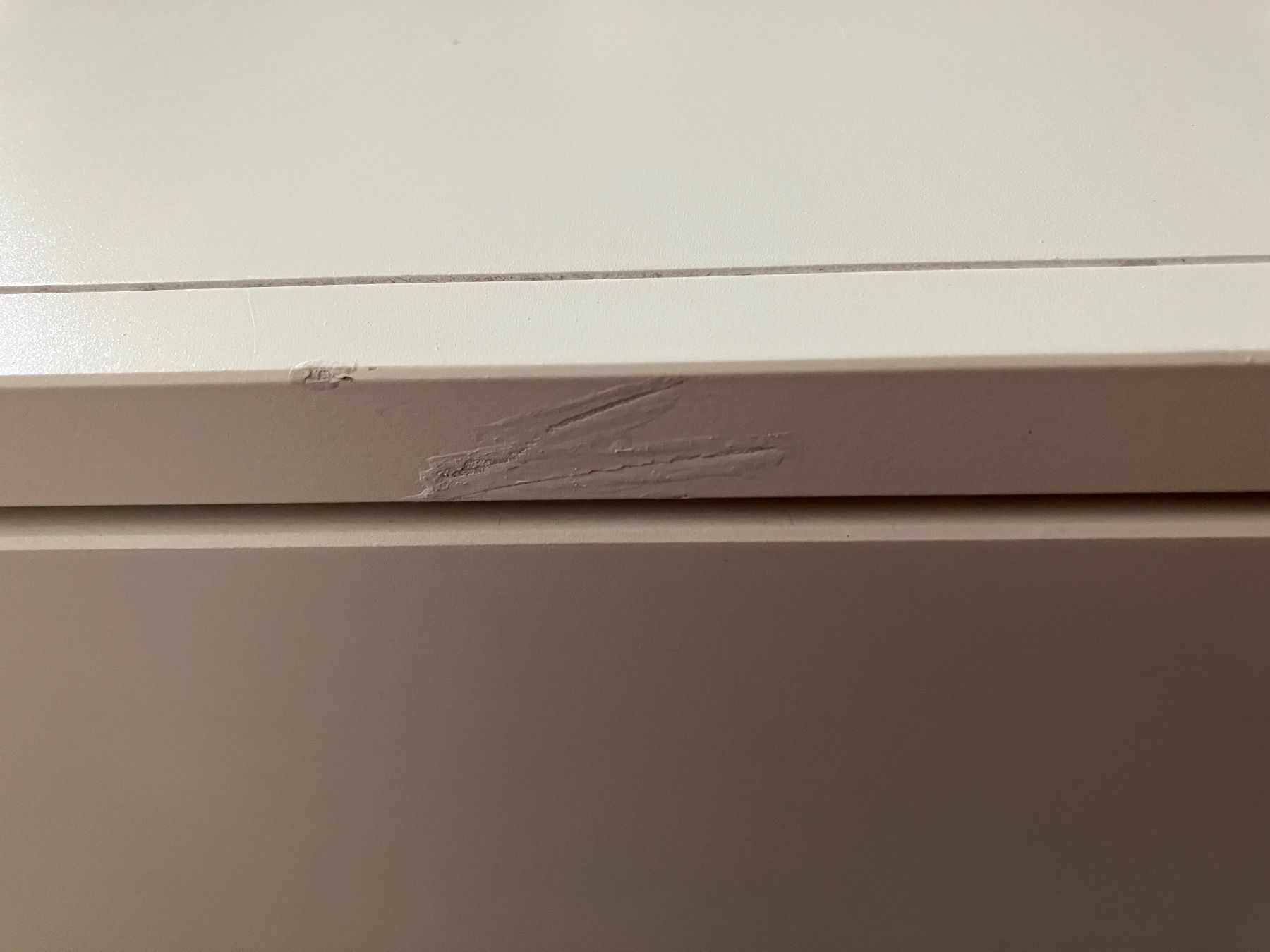 Cassettiere: Weisses Vifian Büro- Möbel. 2 Fächer, eine Schublade – Usato da Baar venduto da Zugi2 4