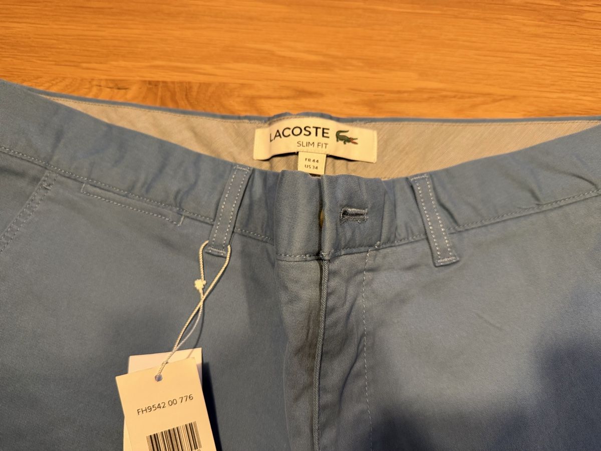 Lacoste Pantaloni: Lacoste Chino-Hose Gr. 44/US34 – Nuovo e nell'imballaggio originale da Erlenbach ZH venduto da hessg 1