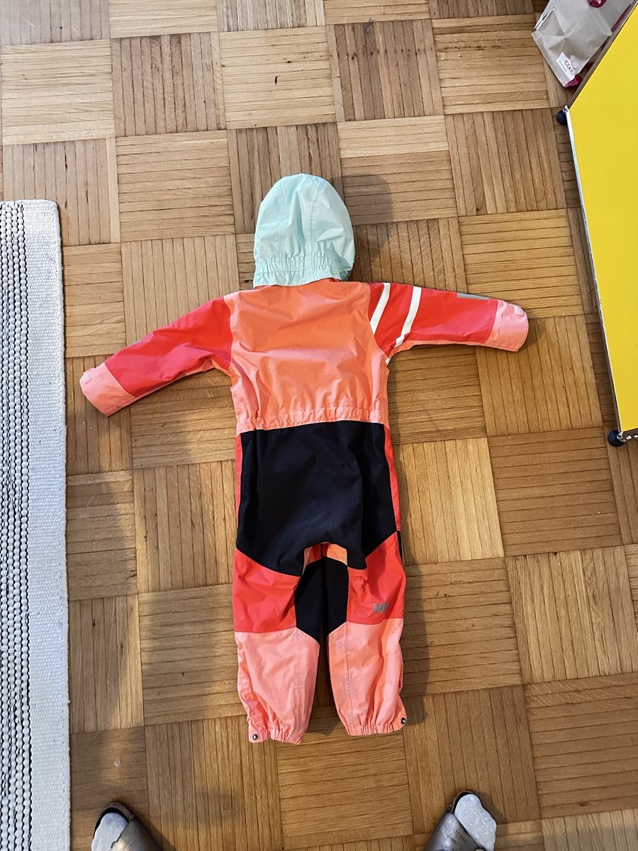 Costumes, combinaisons de sport et fonctionnelles: Helly Hanson Regenanzug 104 – D'occasion à Zürich par michiamorebecca37 3