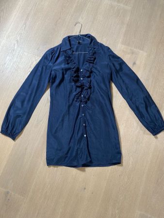Neuwertige lange dunkelblaue Esprit Seidenbluse Grösse 36