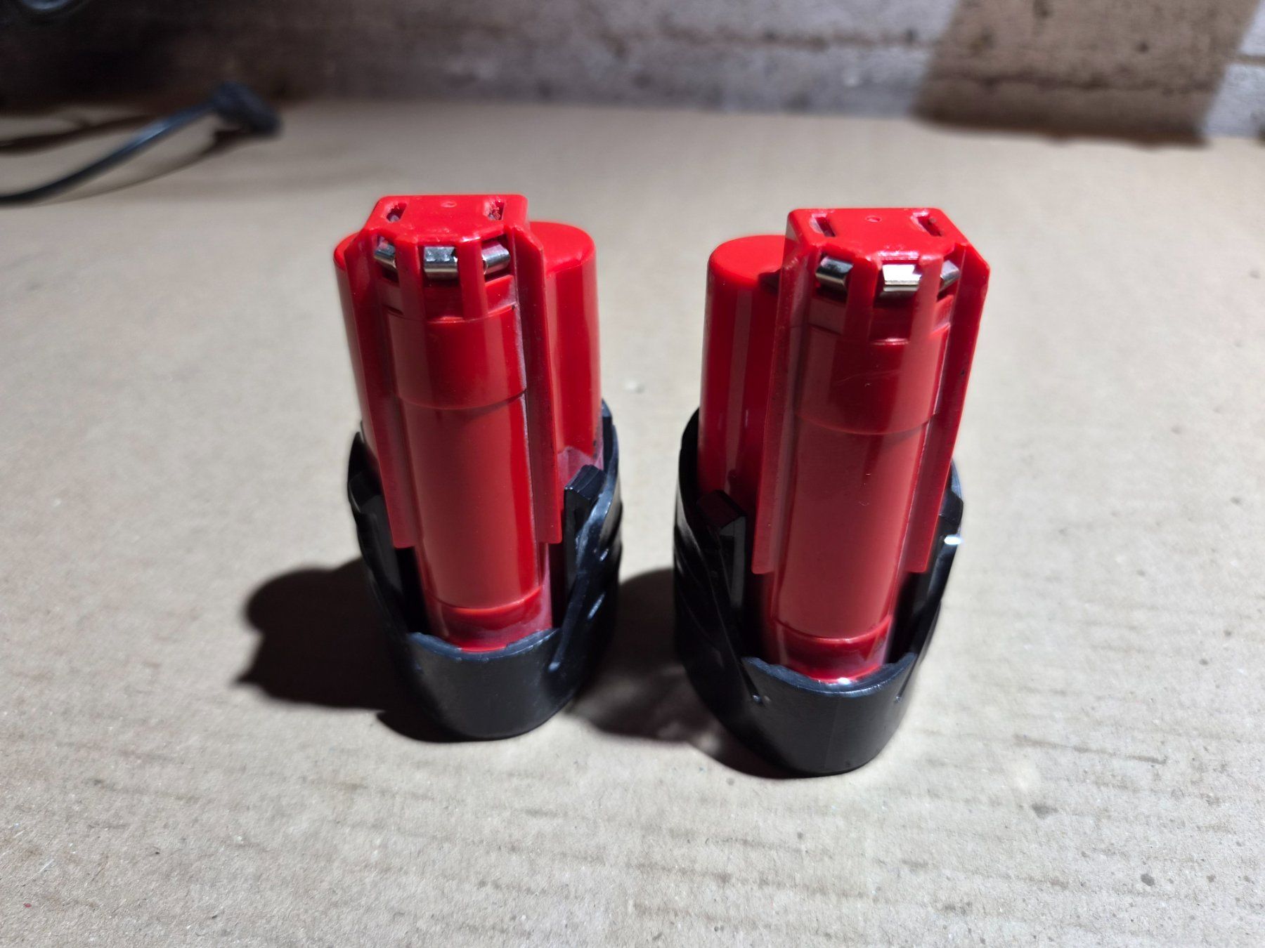 Milwaukee Akkus: 2 Milwaukee Akkus 12V 2Ah Gebraucht – Neu und originalverpackt aus Reutigen von beore 4