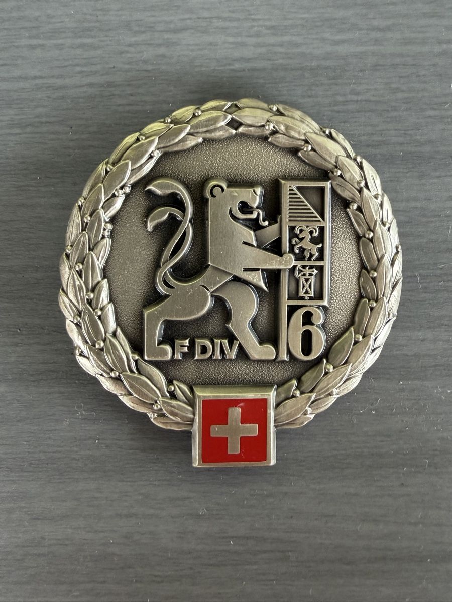 Schweizer Armee Uniformi: Schweizer Armee Beretemblem 6. F Div – Usato da Balsthal venduto da Sven.sch