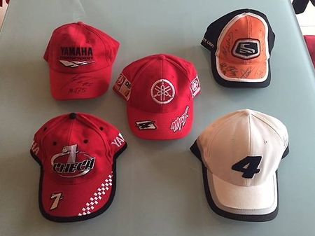 Casquettes neuves en lot / Deckel neu