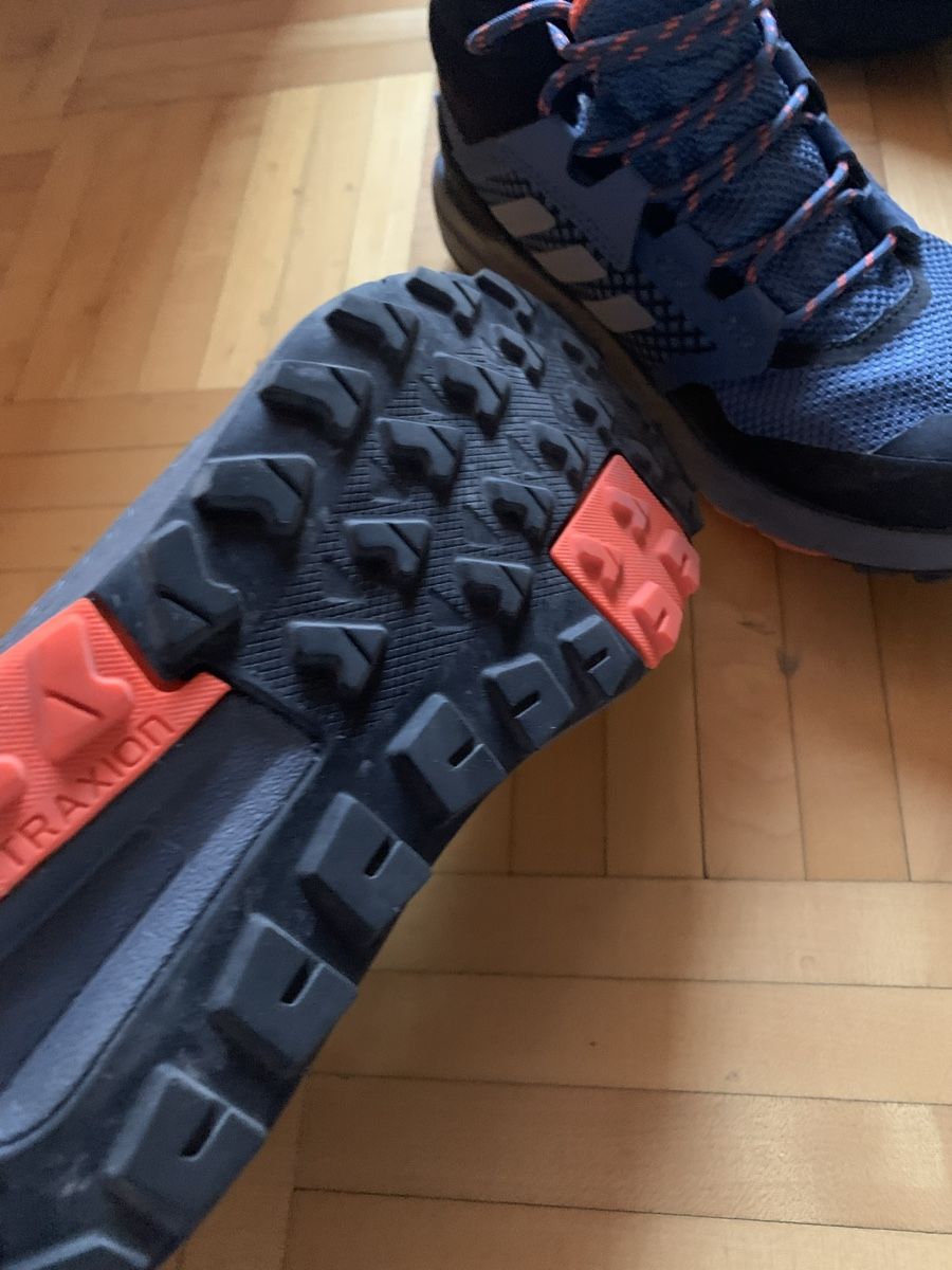 Scarpe per ragazzi: Kinderschuhe Adidas Grösse 31 – Usato da La Croix de Rozon venduto da chr_f5wy 1