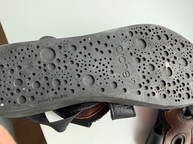 Arche Scarpe da donna: Sandales Arche cuir, prix baissé – Nuovo (secondo la descrizione) da Enges venduto da cordec 1