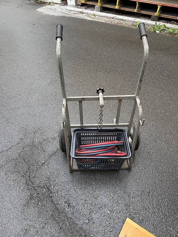 Tutti gli attrezzi: robuster Schweisswagen zu verkaufen  – Usato da Rämismühle venduto da Ridanleu