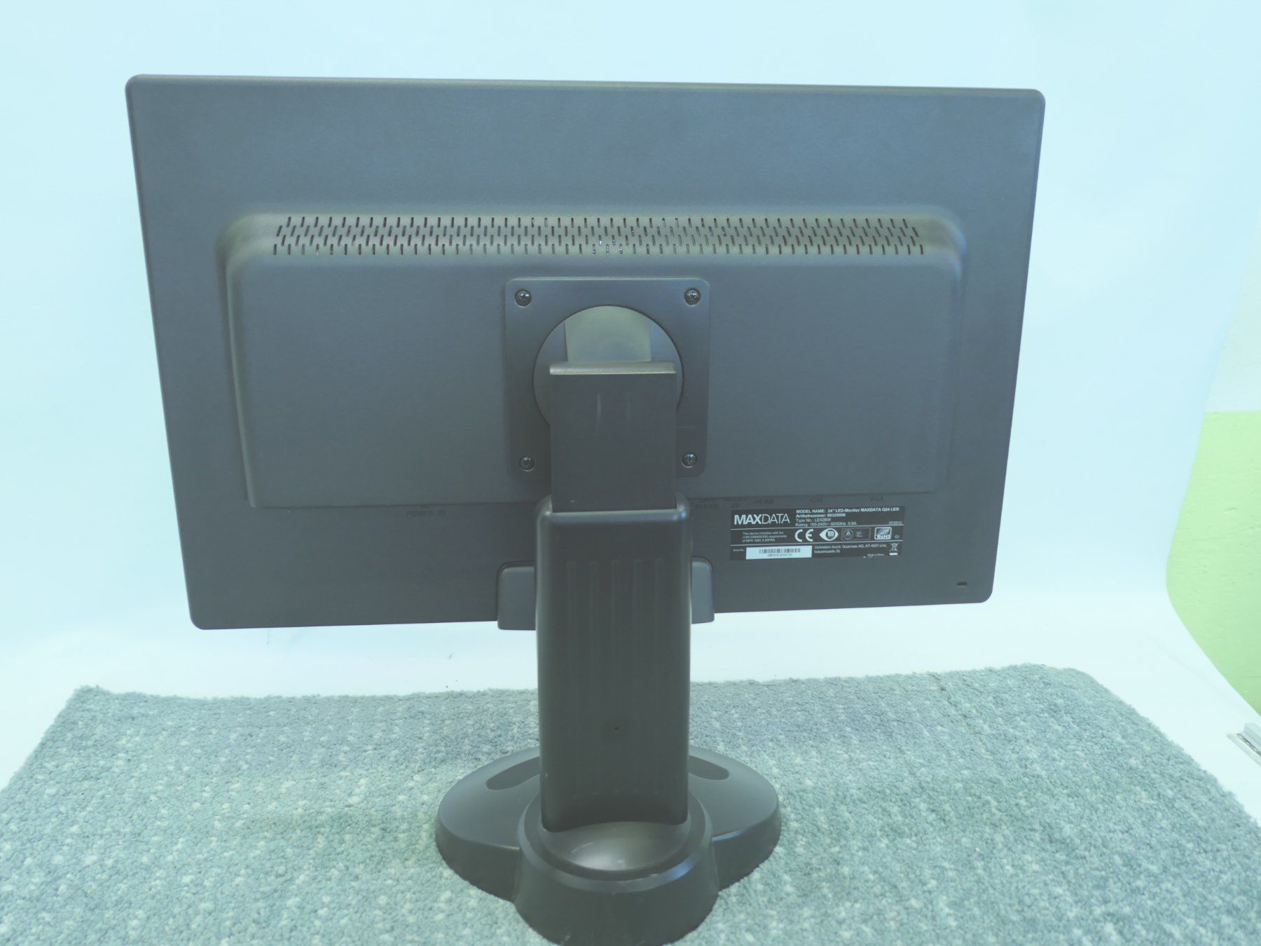 Monitor: MAXDATA 24" LED Q24 60320006 LE42BW – Usato da Münchenstein venduto da VSPBL-Verkauf 1