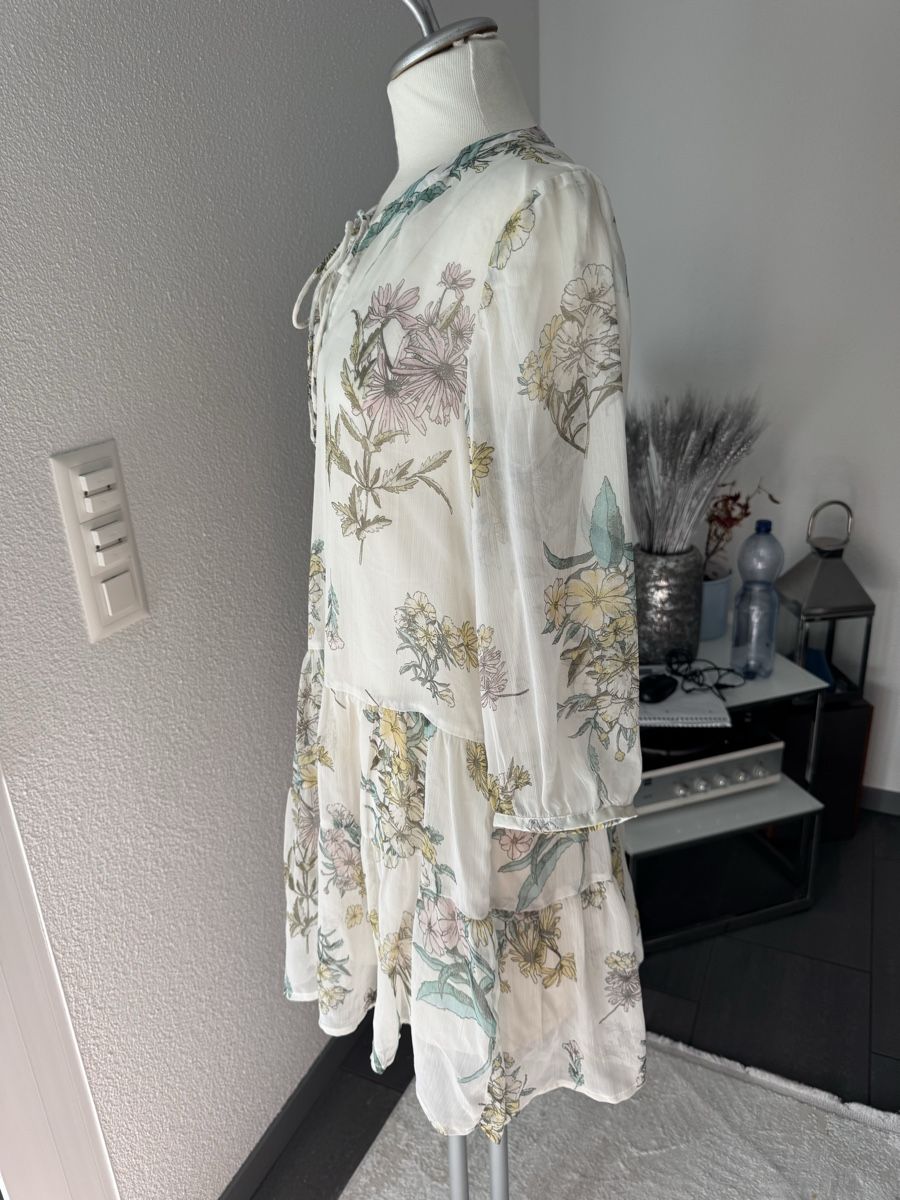 Vero Moda Kleider: Sommerkleid mit Blumenmuster, Grösse XS – Neu (gemäss Beschreibung) aus Olten von bir_k96n 1
