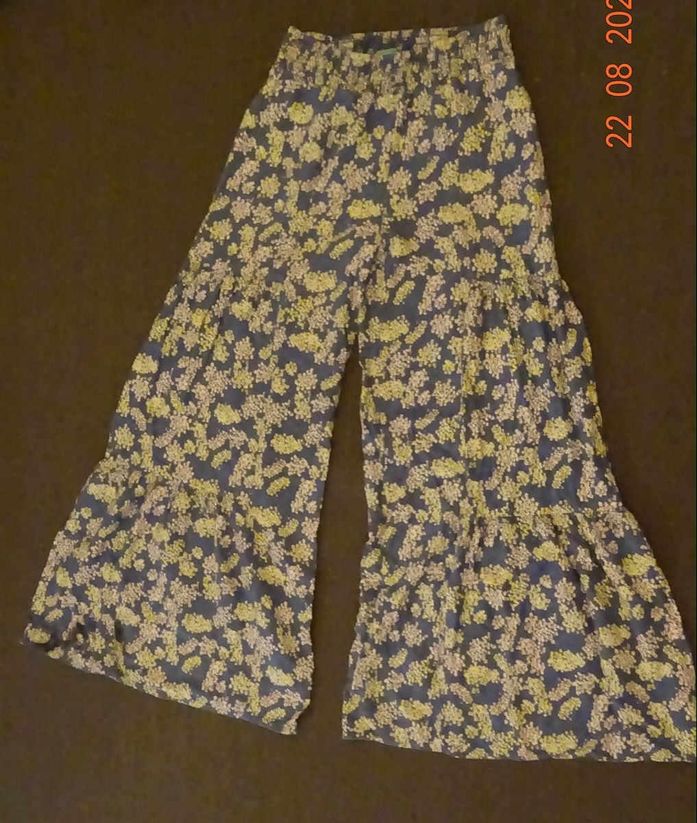 Pantalons: Mädchenhose S Blumenmuster – D'occasion à Münchenbuchsee par Soendlen 2
