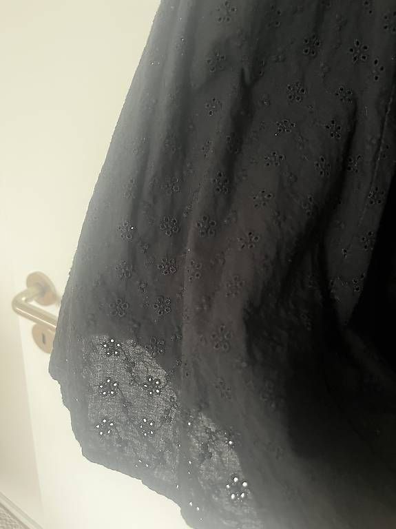 Robes: Kleid Schwarz mit Ballonärmel – D'occasion à Zürich par dal_ym7n 1