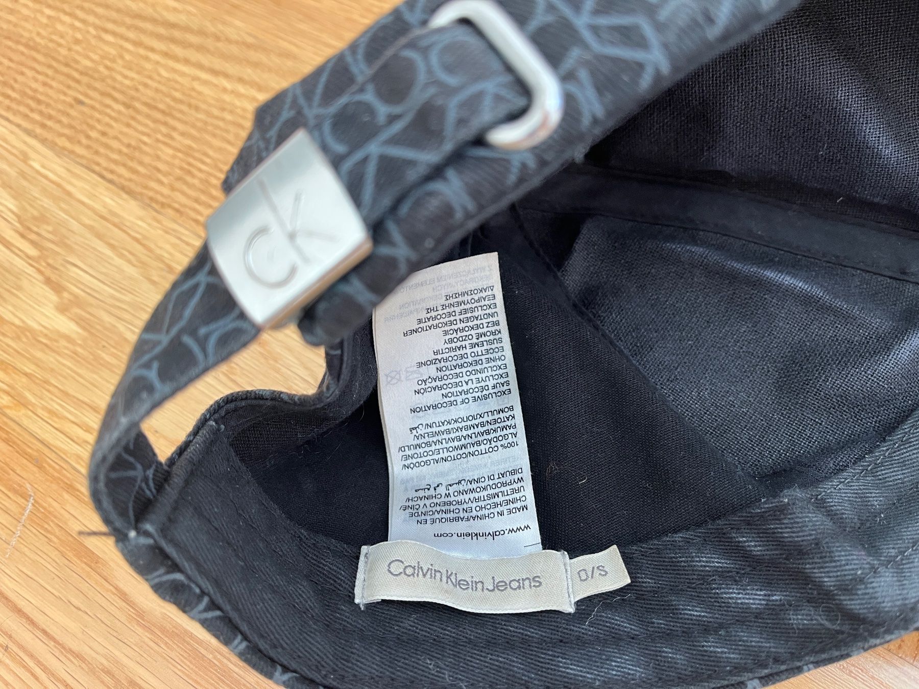 Calvin Klein Copricapi, berretti & cappellini: Calvin Klein Cap schwarz Logo Allover original – Usato da Zürich venduto da bretxo 5