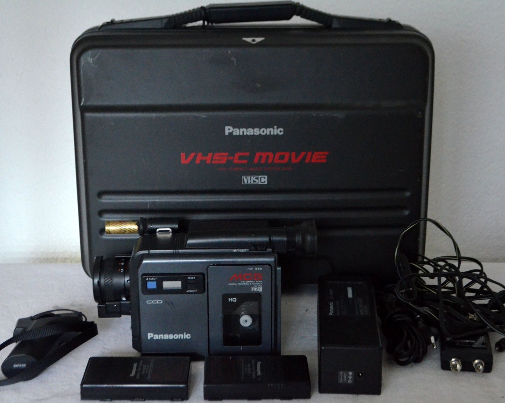 Panasonic Videocamere: Panasonic NV-MC5E Camcorder / caméscope VHS-C – Usato da Collonges venduto da arashee 2