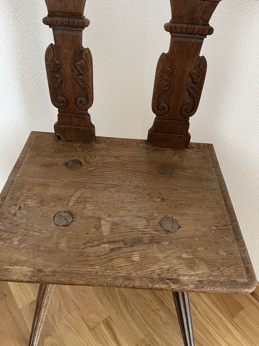 Stühle: Basler Stabelle / Stuhl von 1653 mit geschnitztem Baslerstab – Gebraucht aus Arboldswil von Sonnenelfe 3