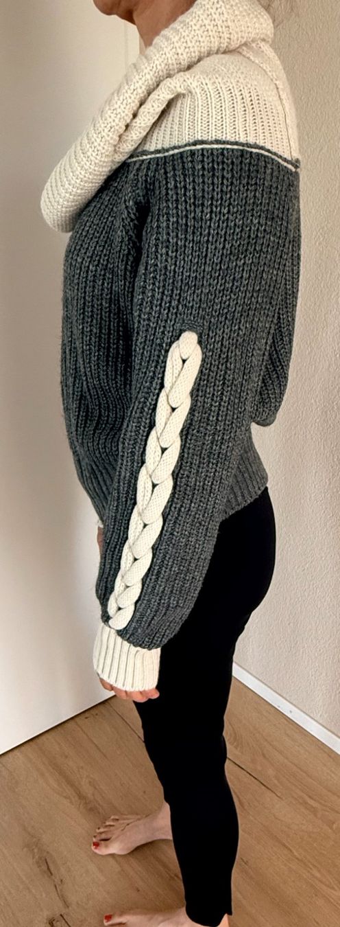 Pullover & Sweatshirts: RINASCIMENTO Statement-Pullover – Anthrazit/Creme – Gebraucht aus Dällikon von SimaCH 1