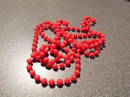 Kette rote Perlen
