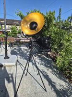 Schöner Vintage Stehlampe mit Gold-Schirm 