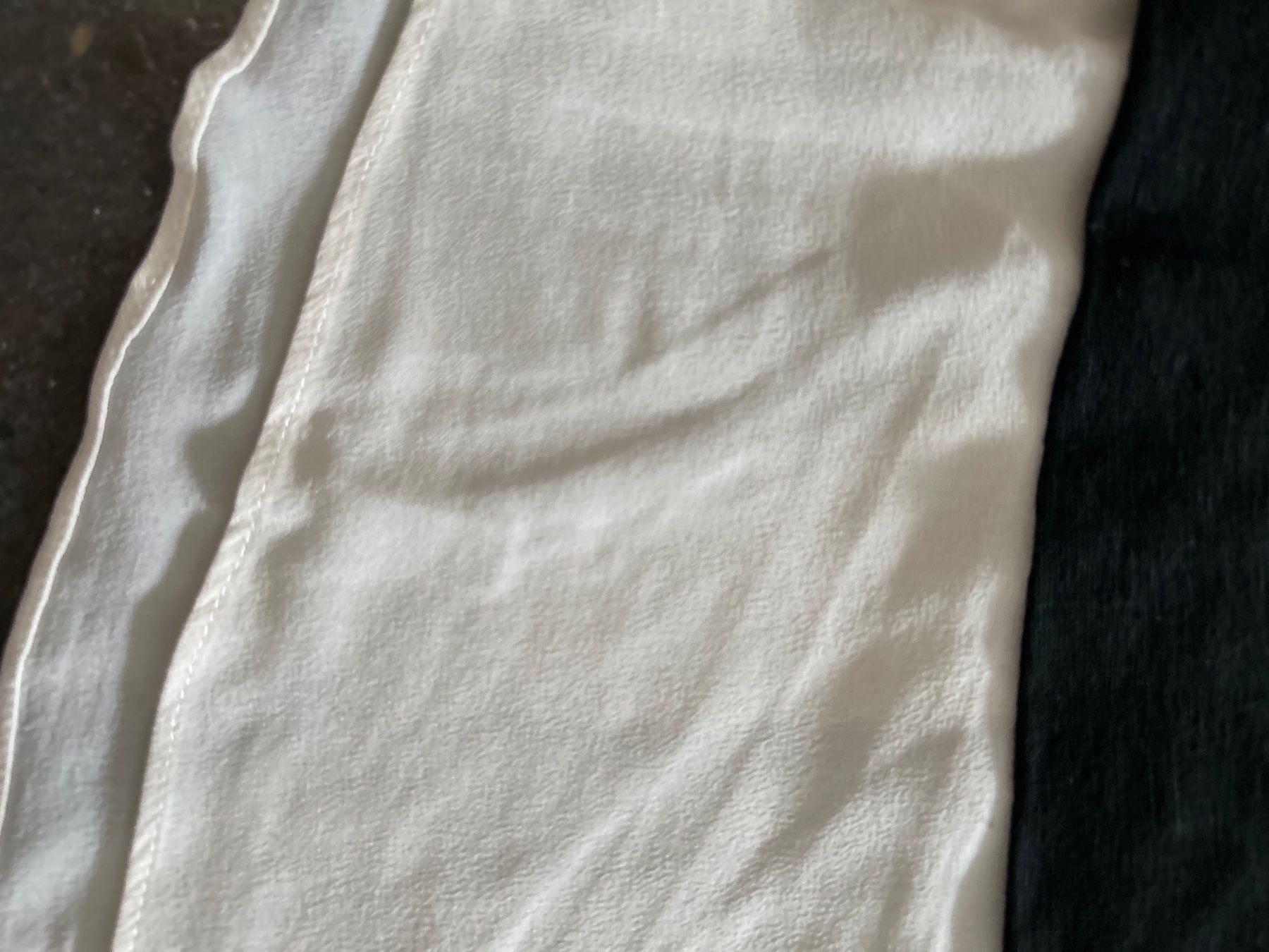 Claudie Pierlot Top: Claudie Pierlot Top mit Blusenrand – Usato da zürich venduto da gettingridofstuff 1