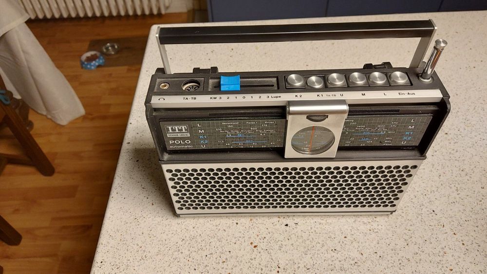 Vintage house broc: Poste radio transistor Radialva modèle Transtor 8