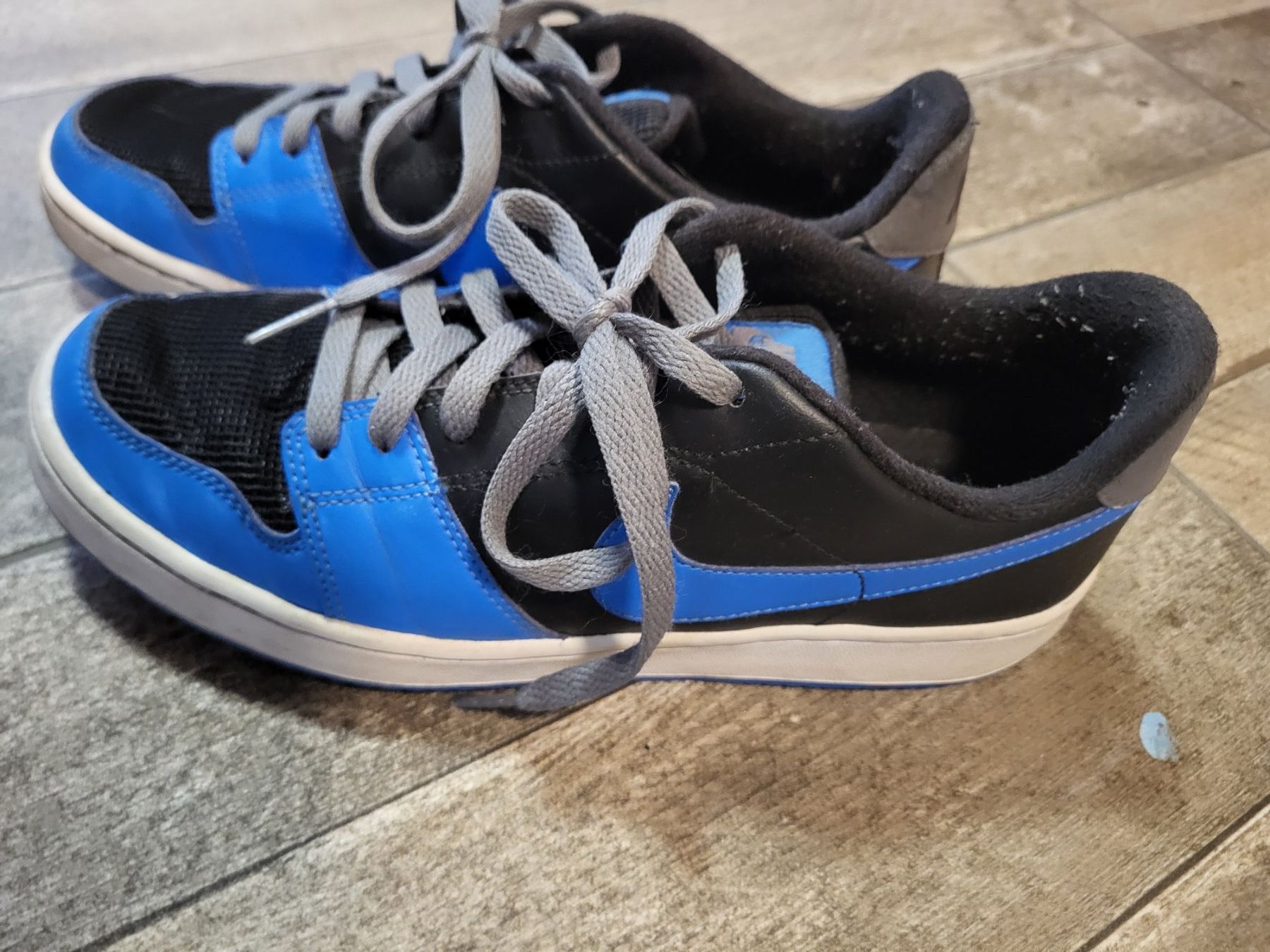 Nike Chaussures hommes: Nike Turnschuh Gr.40 – D'occasion à Matt par Pippilotta05 1