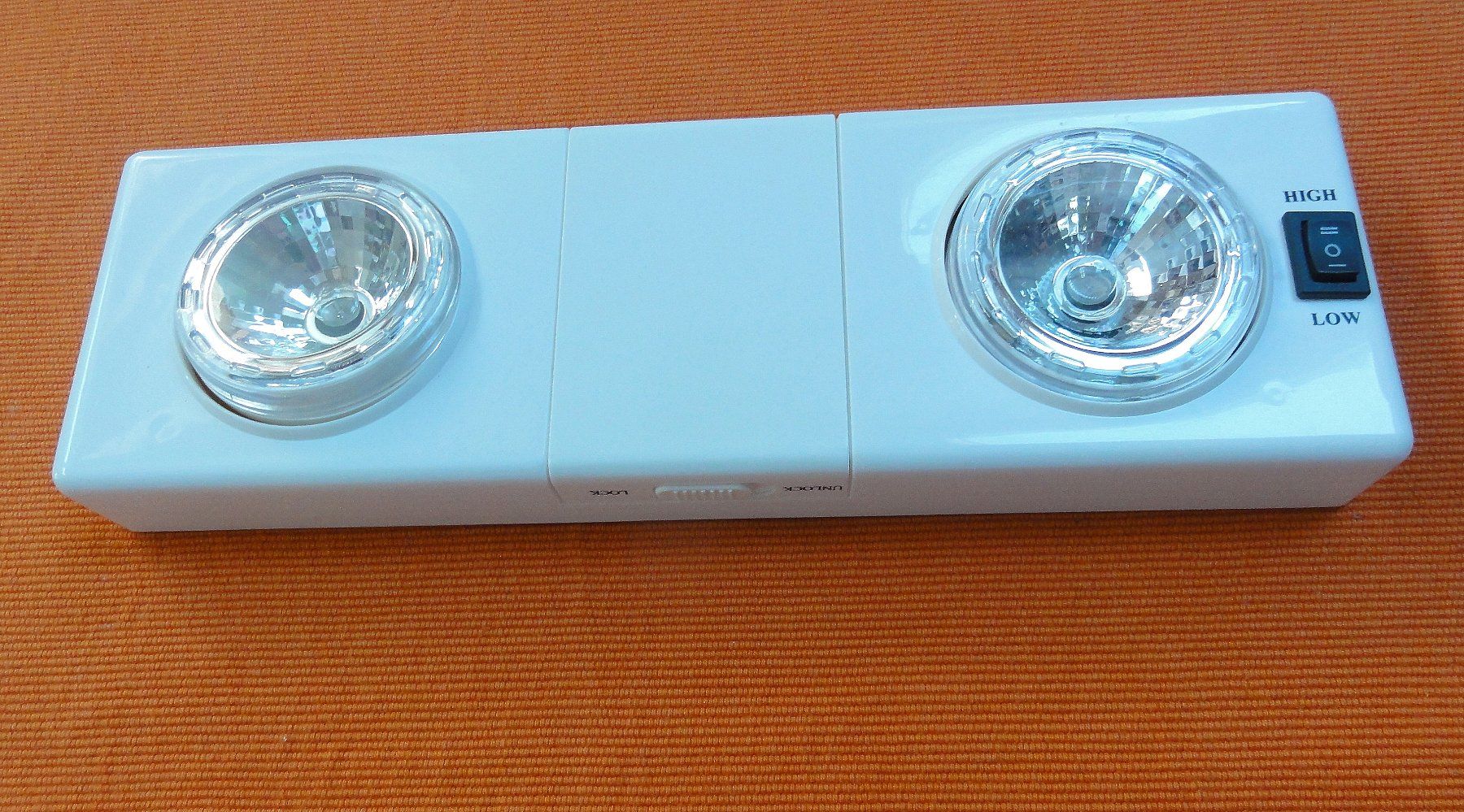 Lampade: Schranklampe mit 2 Spots – Nuovo (secondo la descrizione) da Ebikon venduto da 2297