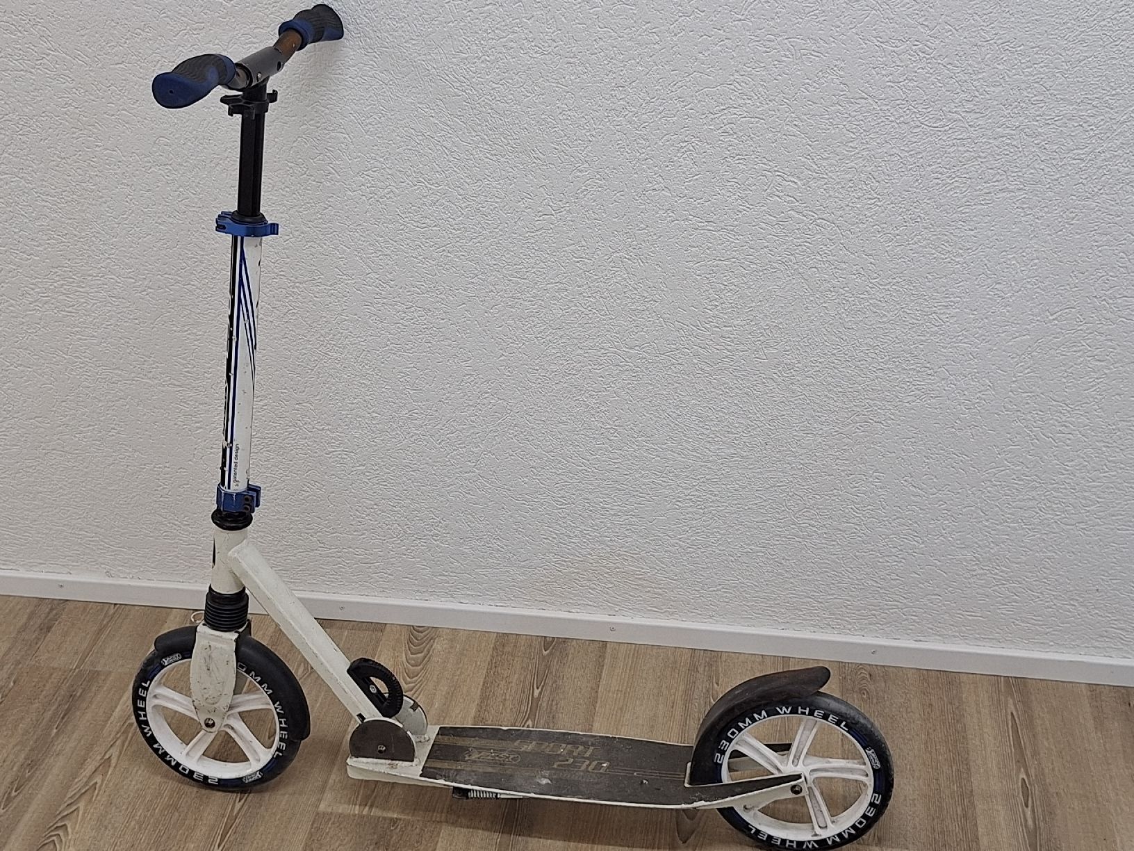 Kickboard: Trottinett – D'occasion à Grüt (Gossau ZH) par wisdomio7