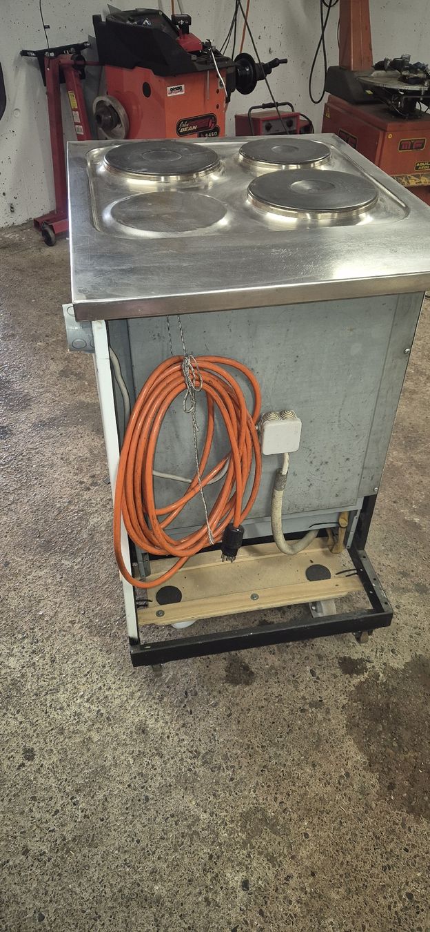 Electrolux Küchengeräte: Electrolux Herd mit 3 Kochfeldern und Backofen  – Gebraucht aus Bleiken von Zimpi45 2