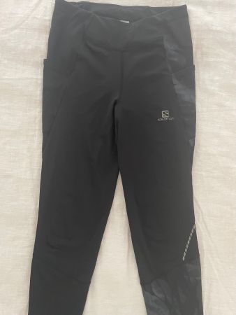 Leggins der Marke Salomon