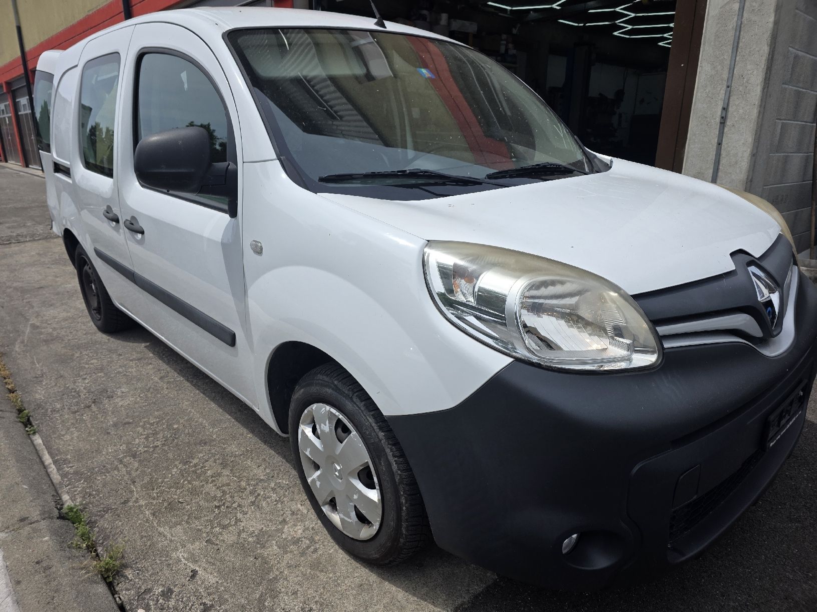 Renault Veicoli commerciali: renault kangoo 1.5 – Usato da Préverenges venduto da Joninhas 1