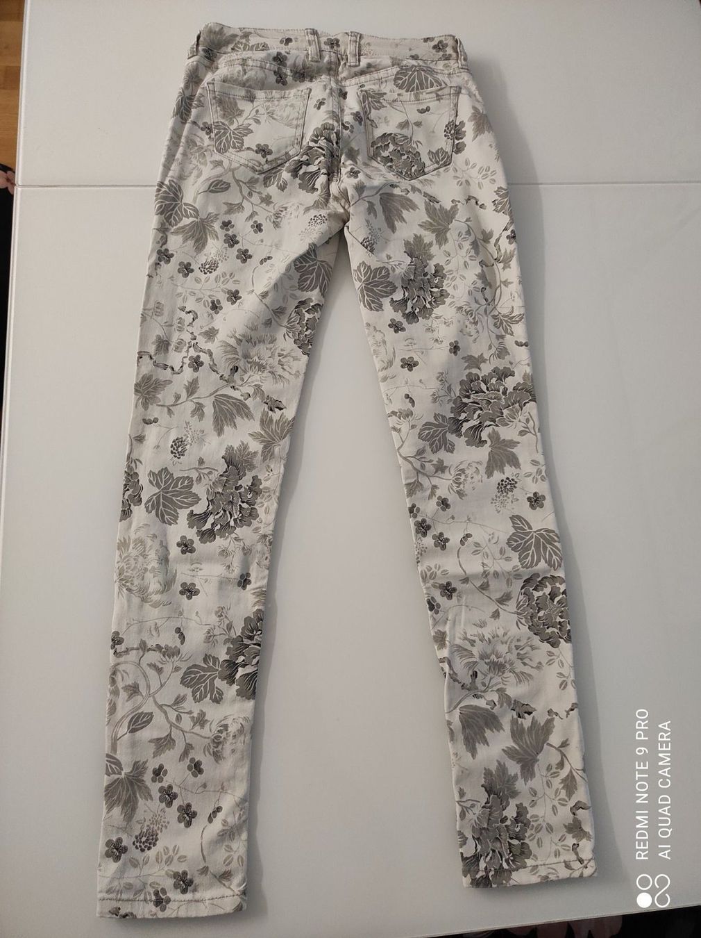 Pantaloni: Damen Hose gr 26 – Usato da Oensingen venduto da mamma86 1
