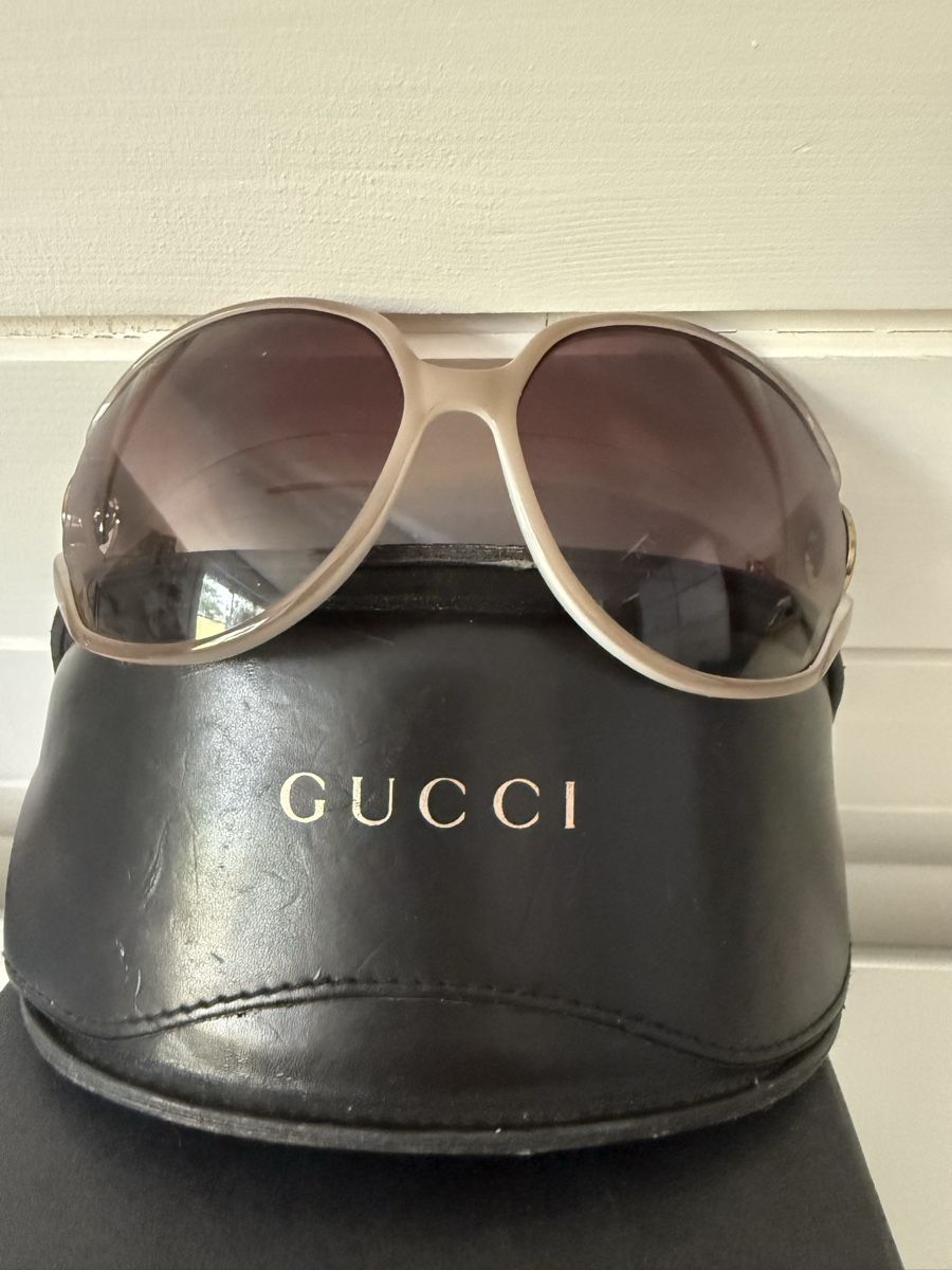 Gucci Brillen & Gläser: Sonnenbrille Gucci - wunderschön – Gebraucht aus Bolligen von Rotaniger