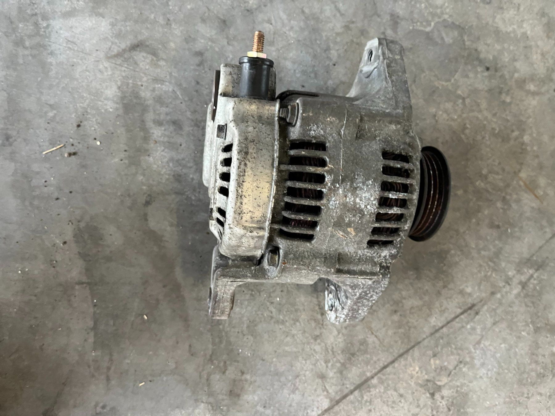 Subaru Tutti pezzi di ricambio auto: Subaru Justy 1.3 Alternator – Usato da Dällikon venduto da CH-Schrauber