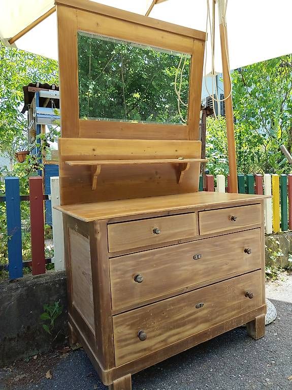 Cassettiere: Grosse Holzkommode mit 4 Schubladen und Spiegel – Usato da Solothurn venduto da luk_7cj5