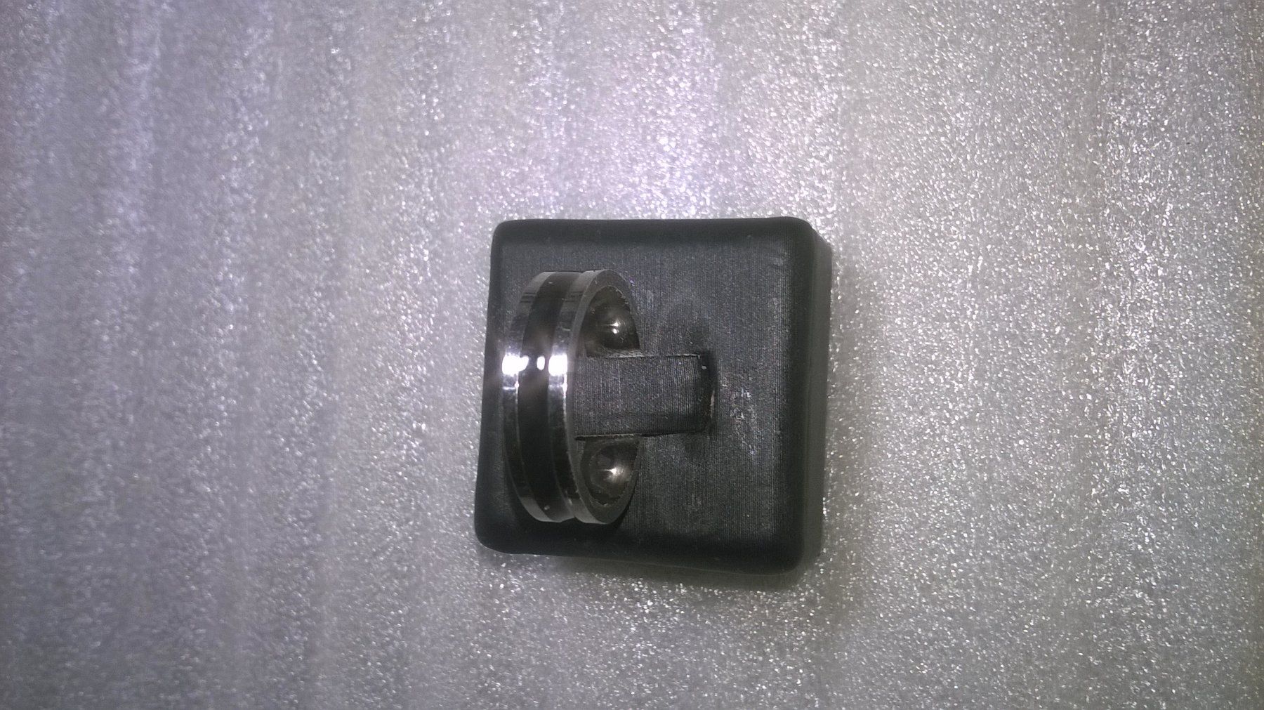 Anelli: RING EDELSTHAL SILBER FARBE,,MIT SCHWARZ GEMACHT – Nuovo (secondo la descrizione) da Basel venduto da bijoutrie_4 3