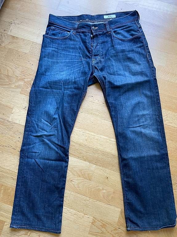 Jeans: Dunkelblaue Jeans – Gebraucht aus Zürich von nanniba