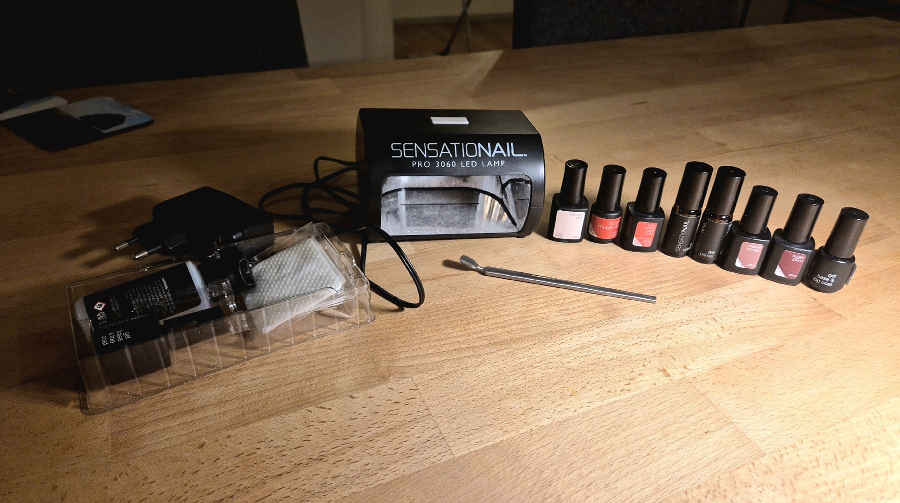 Smalto per unghie: Sensationail set/ Kit mit Lampe und Nagellack – Usato da Luzern venduto da bam_qr5p