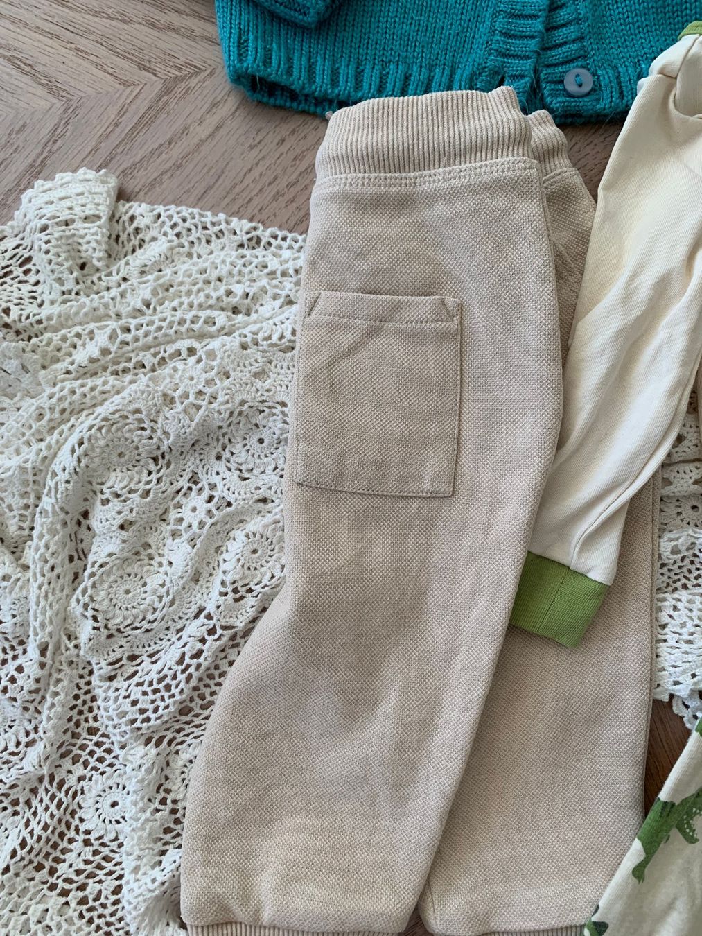 Lotti & Set di vestiti: Jacke, hose + pyjamas Gr.74 – Usato da Moutier venduto da chDuplessy 1