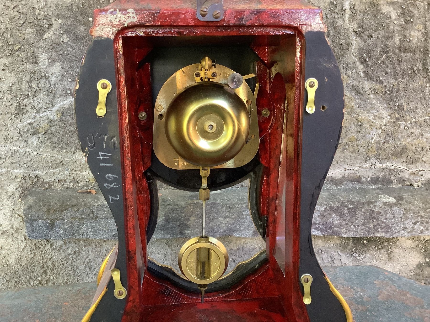 Stand- & Wanduhren: Pendule Le Castel rot bemalt mit Schlüssel – Gebraucht aus Flaach von Monisoldshop 6