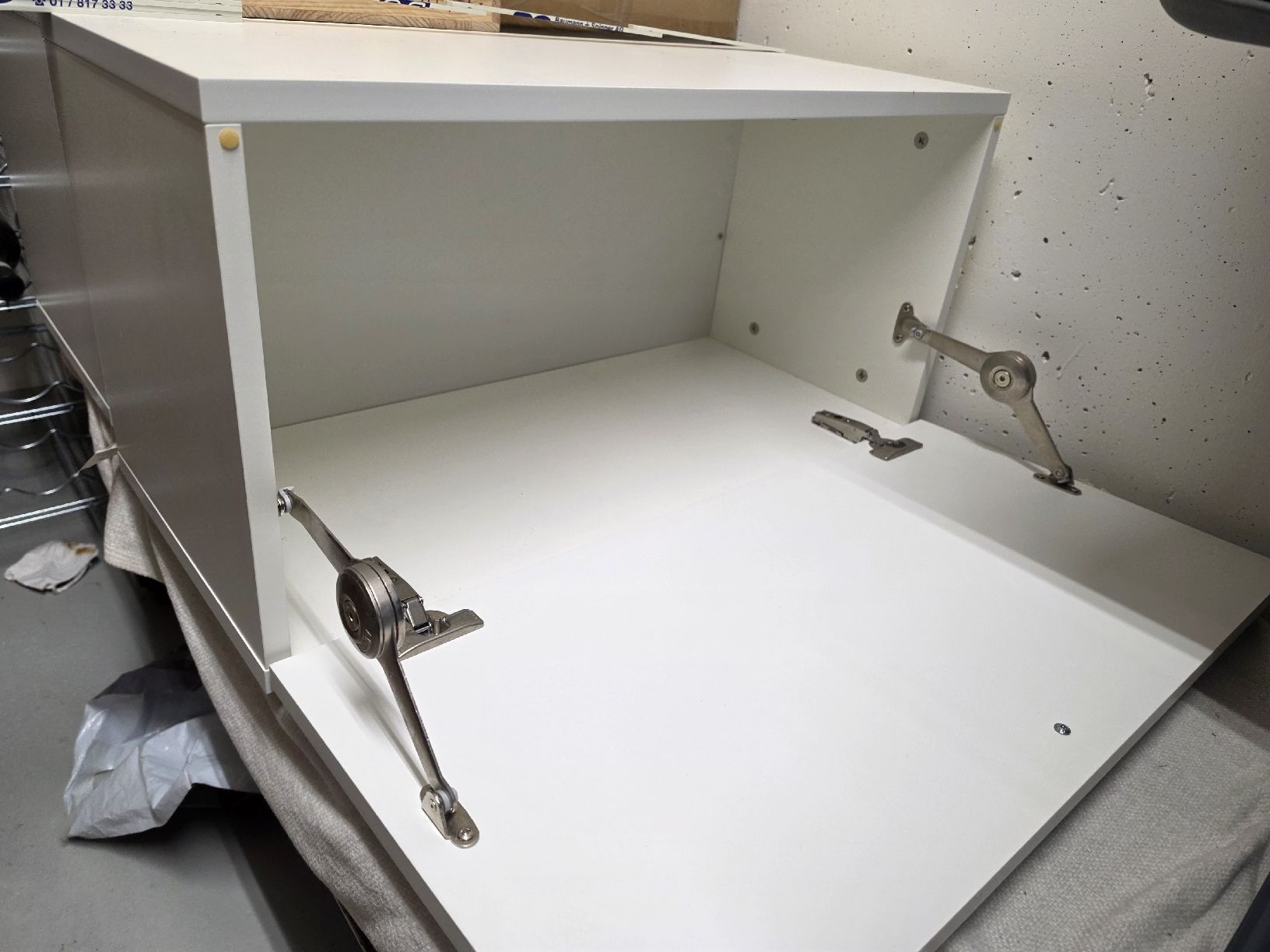 Regale: 2x Hülsta Hängeschrank weiss – Gebraucht aus Thalwil von Chris23 1