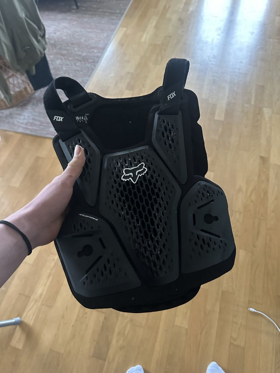 Fox Schutz & Schoner: Fox Brustpanzer – Neu (gemäss Beschreibung) aus Geiss von Koebali
