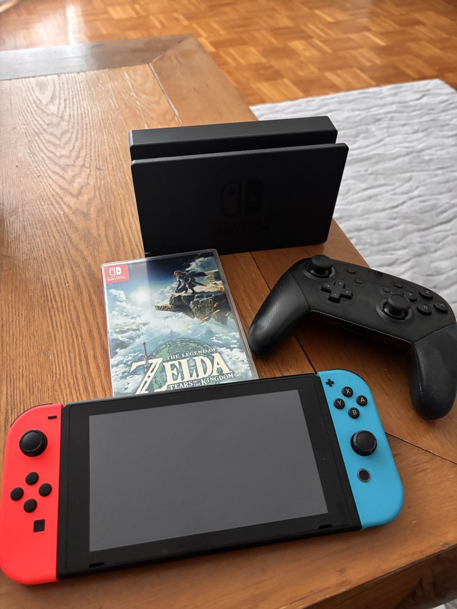 Nintendo Console: Nintendo Switch + Pro Controller + Zelda Spiel – Usato da Zürich venduto da Dakschen 1