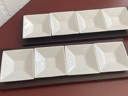 2 Tabletts mit je vier kleinen Porzellanschalen ab 1 Franken
