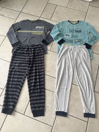 2 Warmes Pyjama Gr.152