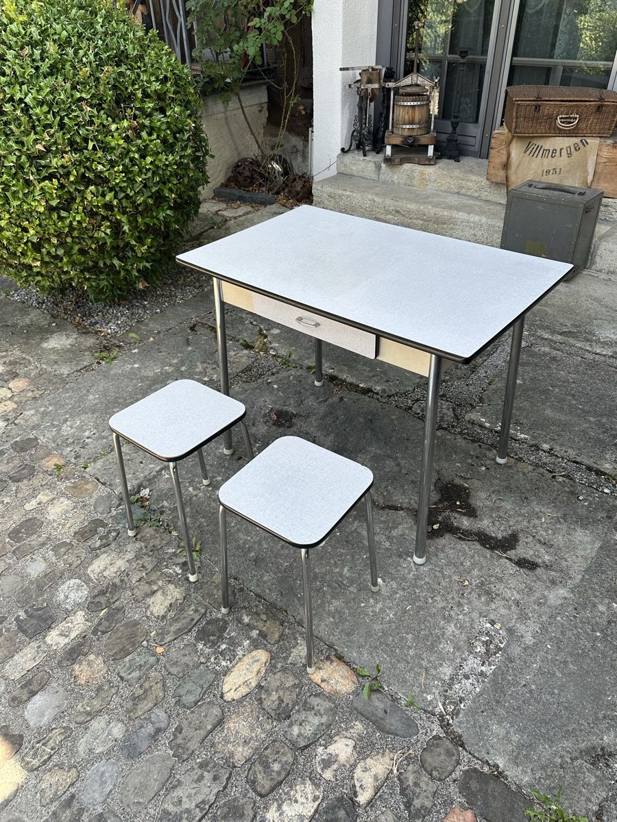 Tavoli: Küchentisch 2 Hocker  – Usato da Villmergen venduto da Bezdupe