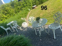 2 TABLES AND 4 CHAIRS IN METAL